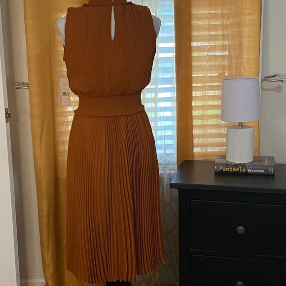 New !!! Gorgeous Nanette Lepore Midi Pleated Dress Size 4 - Picture 12 of 13